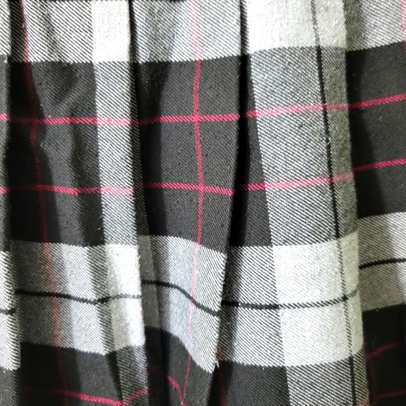 Size 4 mini kilt with shorts sewn inside. Skort. - Picture 2 of 6